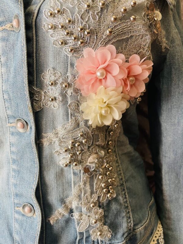 Veste en jean customisé style bohème2 – Image 3