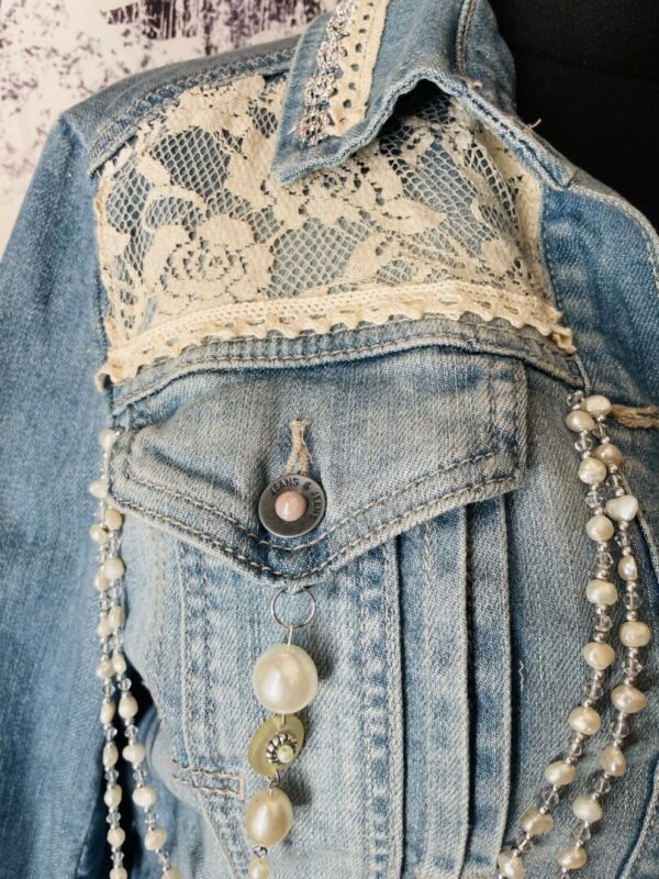 Veste en jean customisé style bohème2 – Image 4