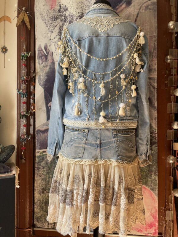 Veste en jean customisé style bohème3 – Image 6