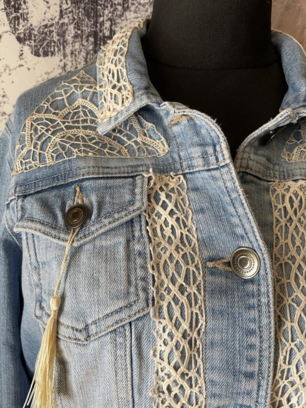 Veste en jean customisé style bohème3 – Image 3