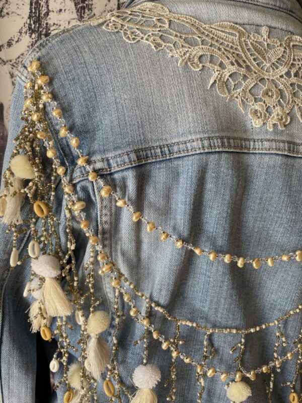 Veste en jean customisé style bohème3 – Image 4