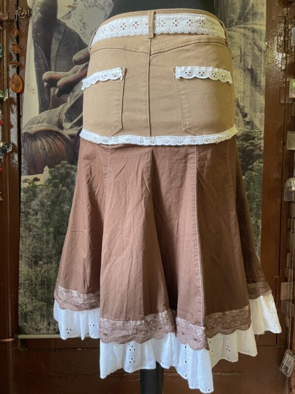 Jupe en jeans customisé marron style romantique – Image 2