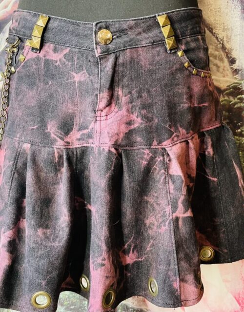 Jupe en jeans noir et rose steampunk