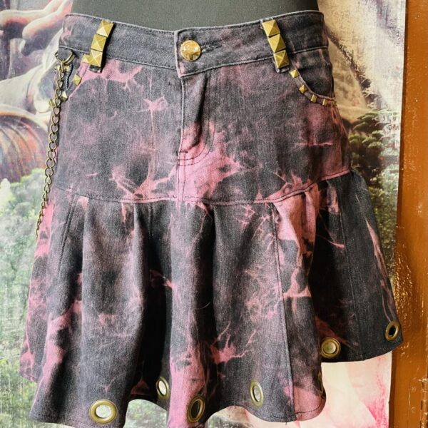 Jupe en jeans noir et rose steampunk