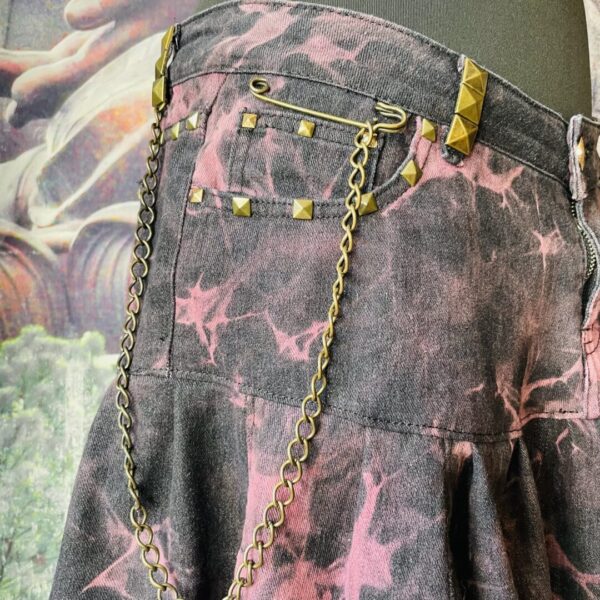 Jupe en jeans noir et rose steampunk – Image 3