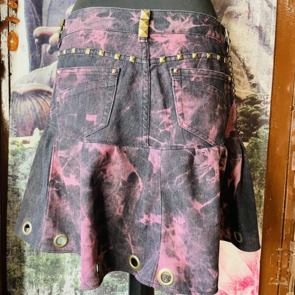 Jupe en jeans noir et rose steampunk – Image 2