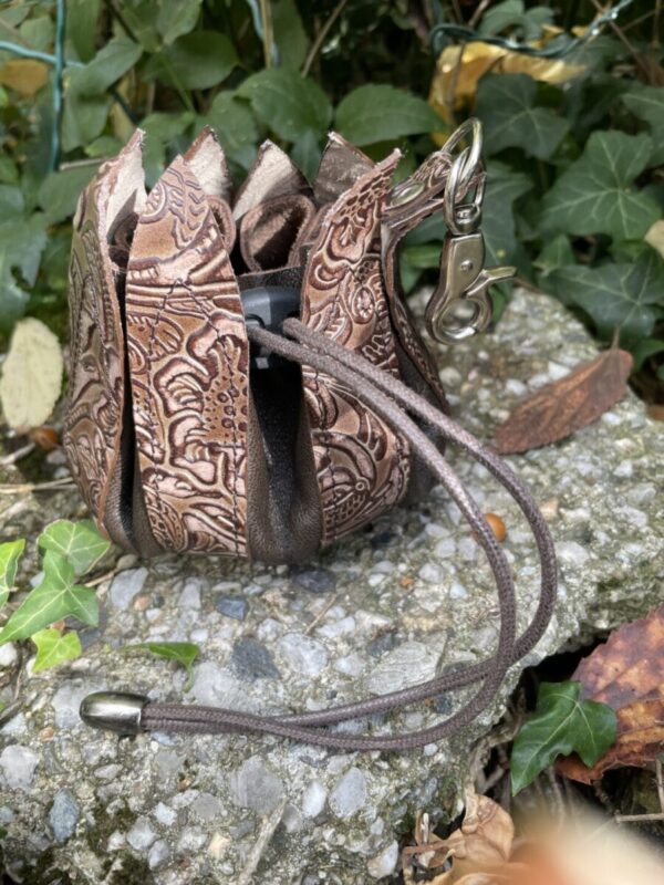 Porte-clé tulipe cuir marron imprimé – Image 4