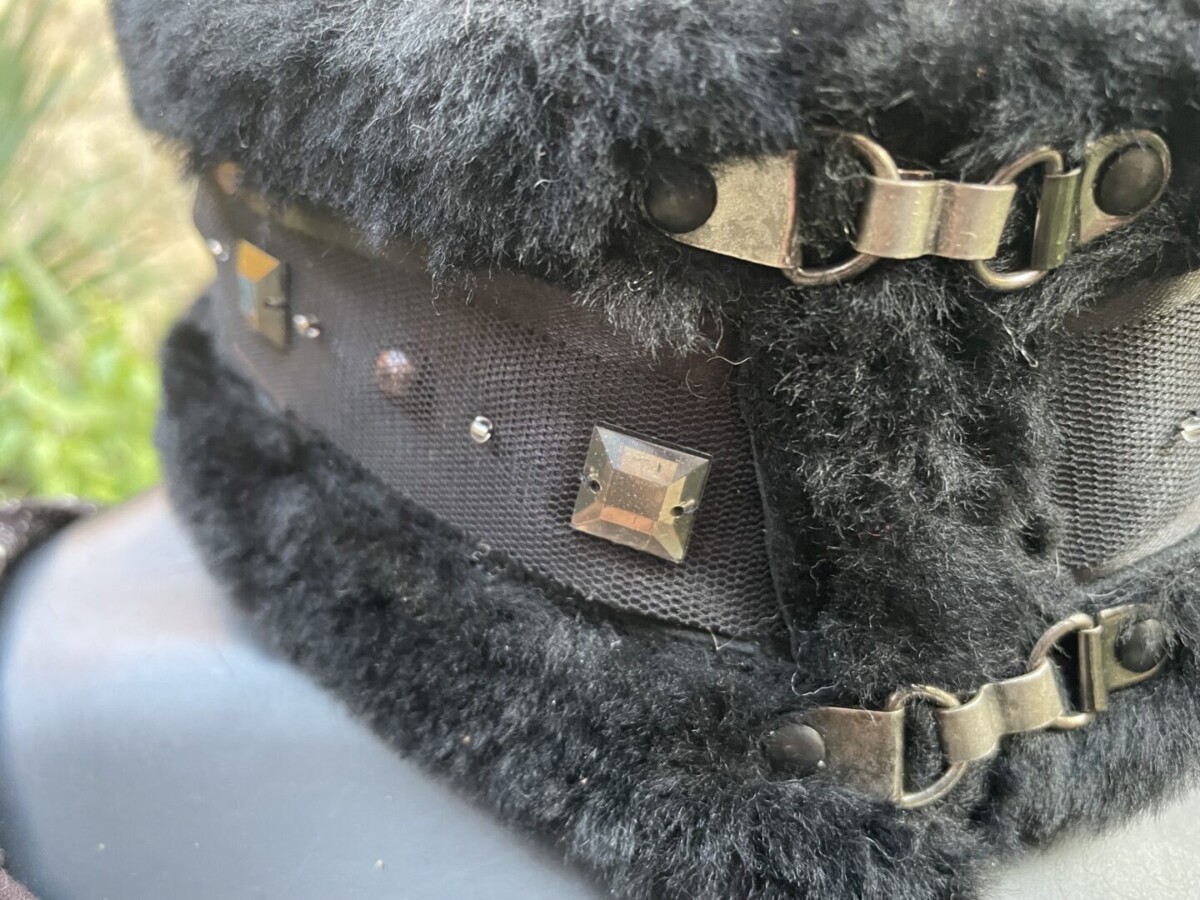 Col en fourrure de mouton noir – Image 3