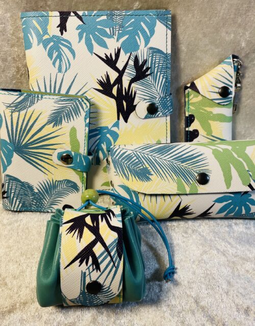 Ensemble d'accessoires « jungle » cuir enduit