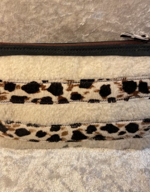Trousse en fourrure de mouton et chèvre poilée et teintée