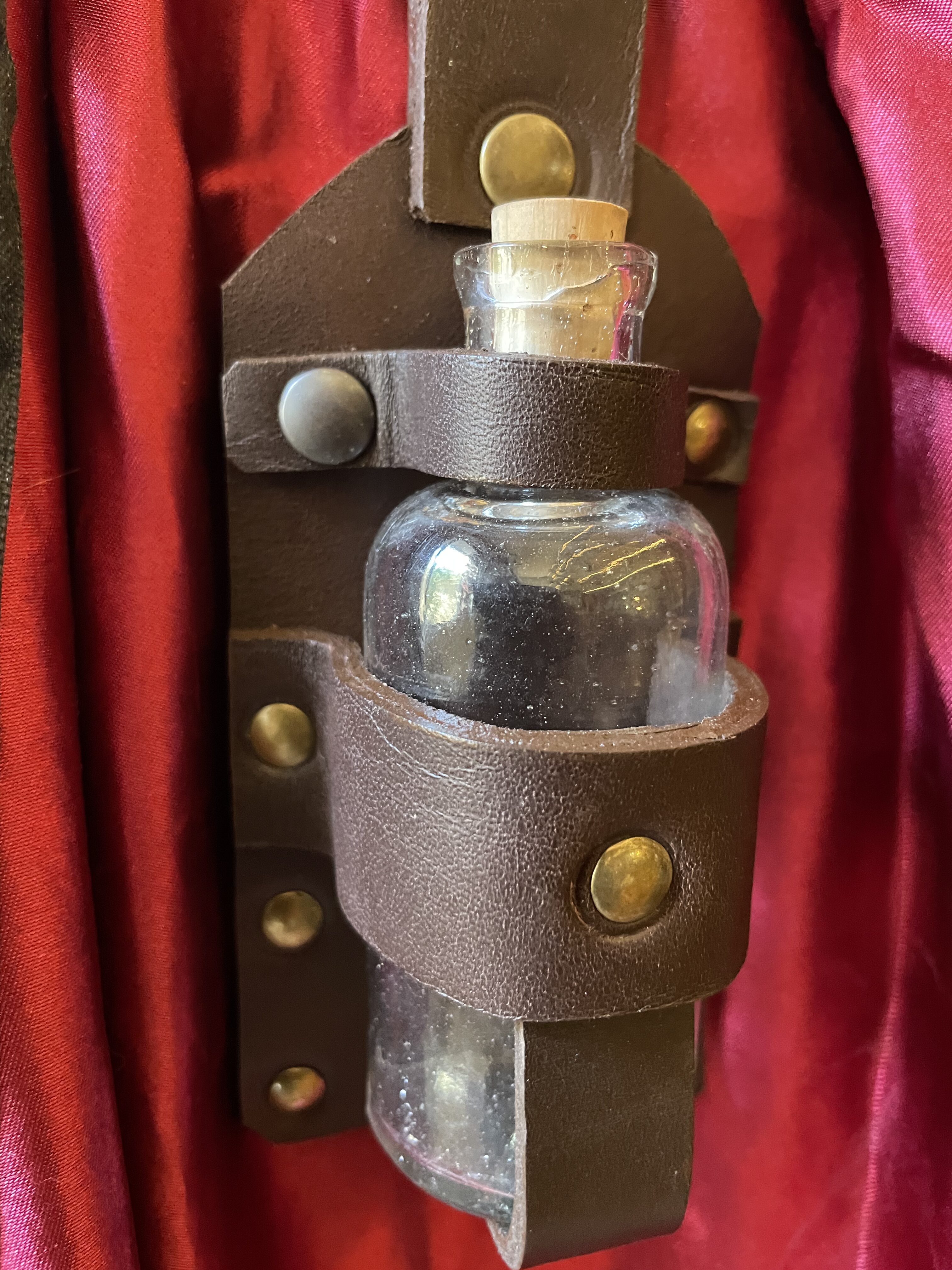 Porte-fiole en cuir marron style médiéval pour ceinture – Image 3
