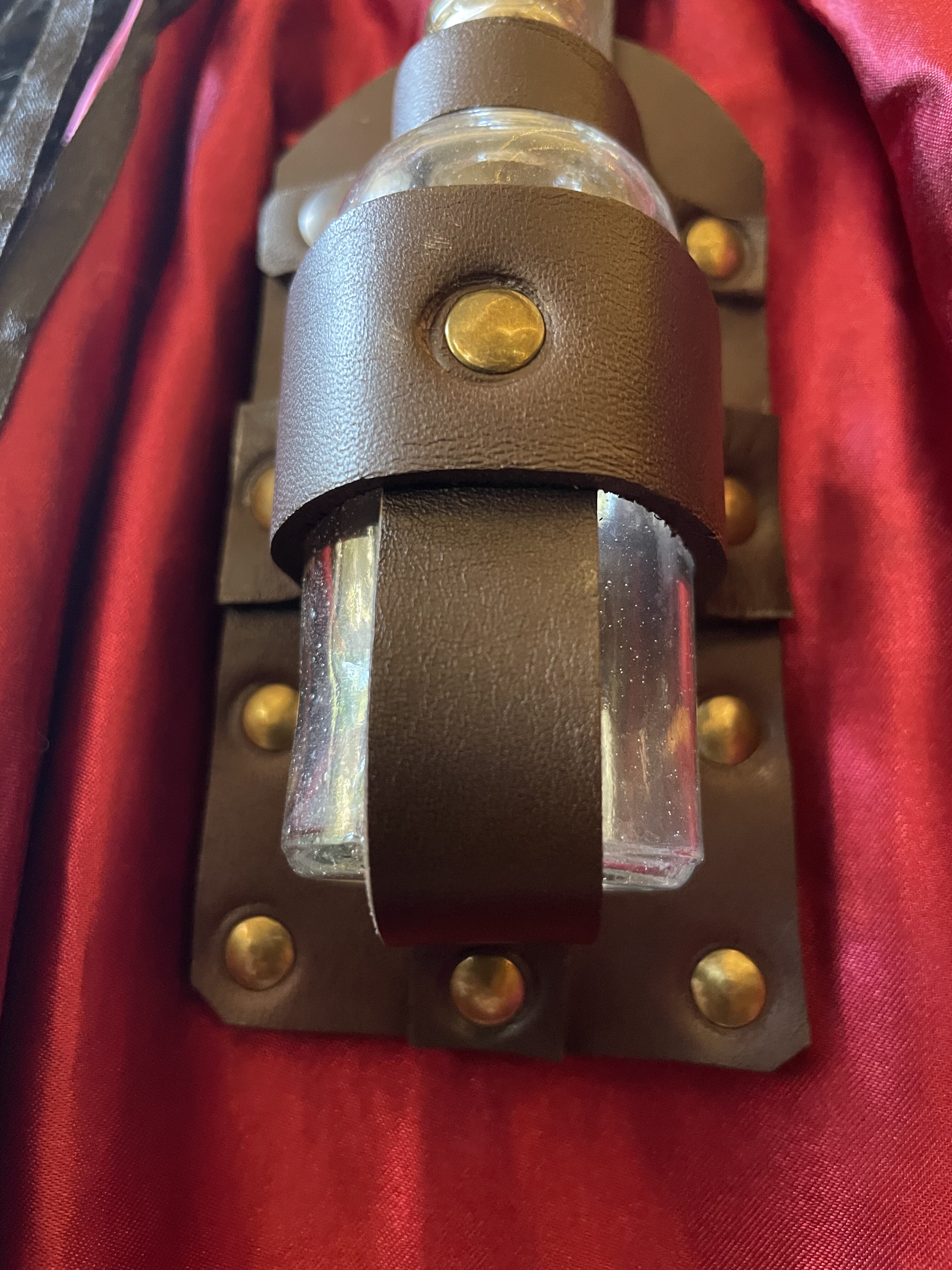 Porte-fiole en cuir marron style médiéval pour ceinture – Image 4