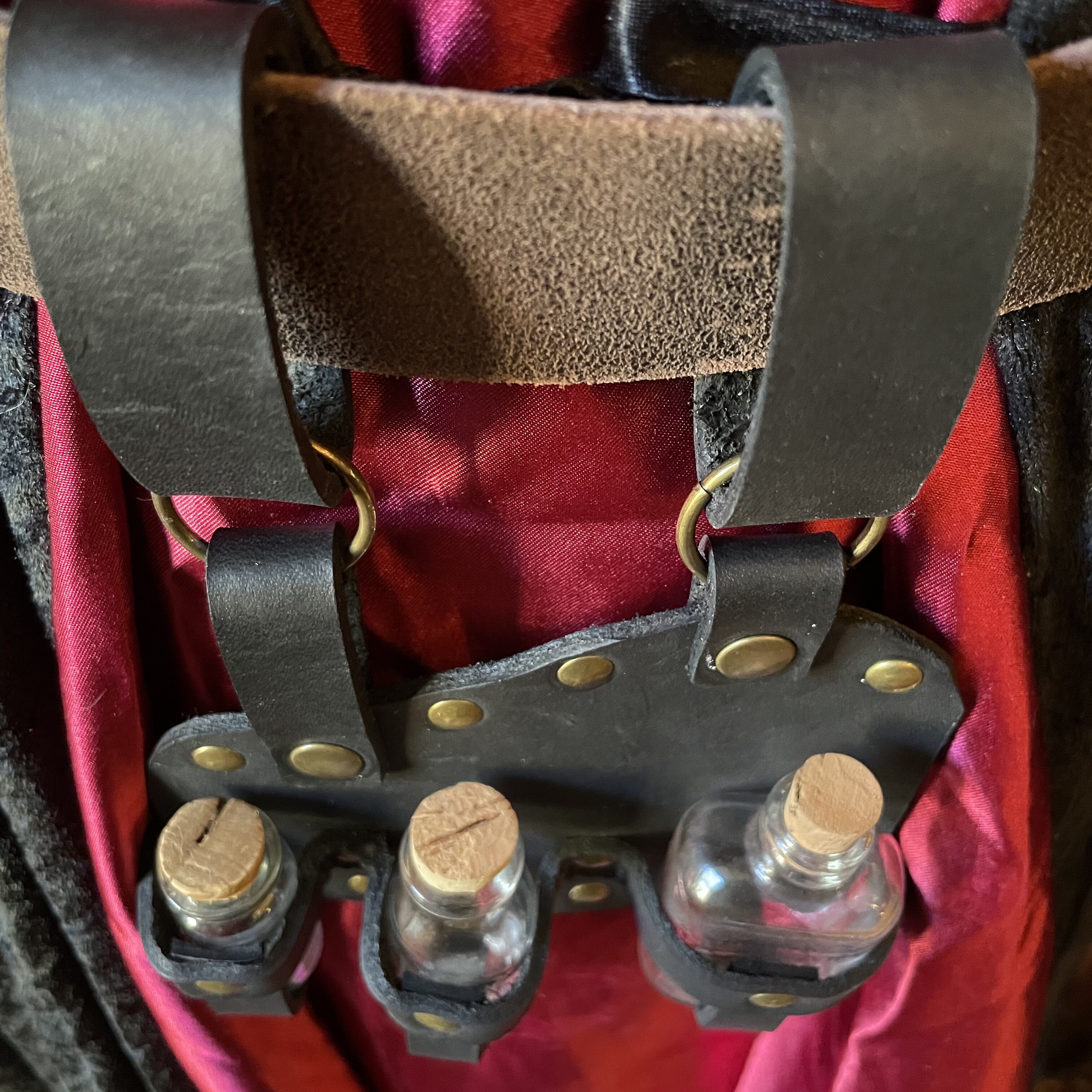 Porte-fioles en cuir noir style médiéval pour ceinture – Image 5