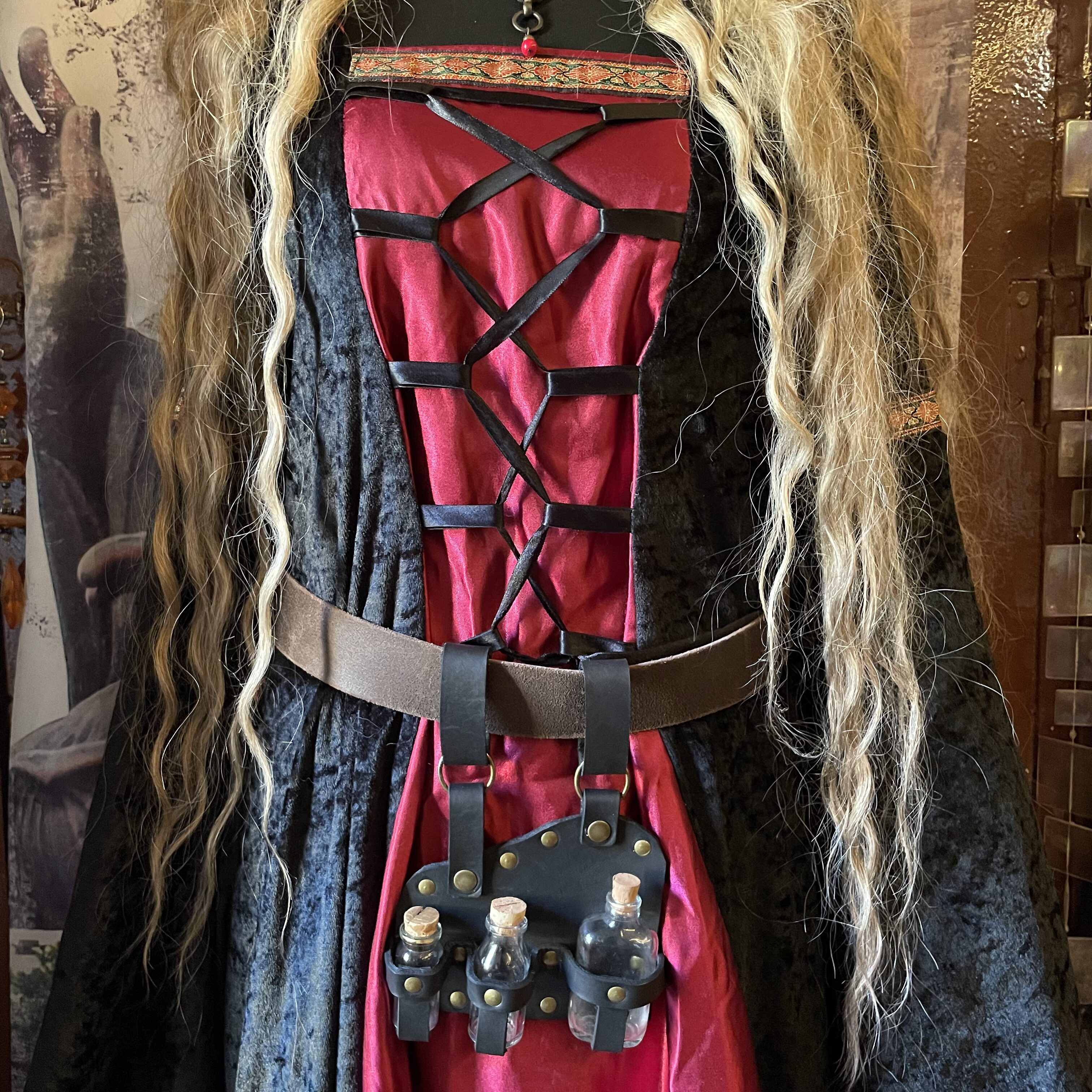 Porte-fioles en cuir noir style médiéval pour ceinture – Image 7