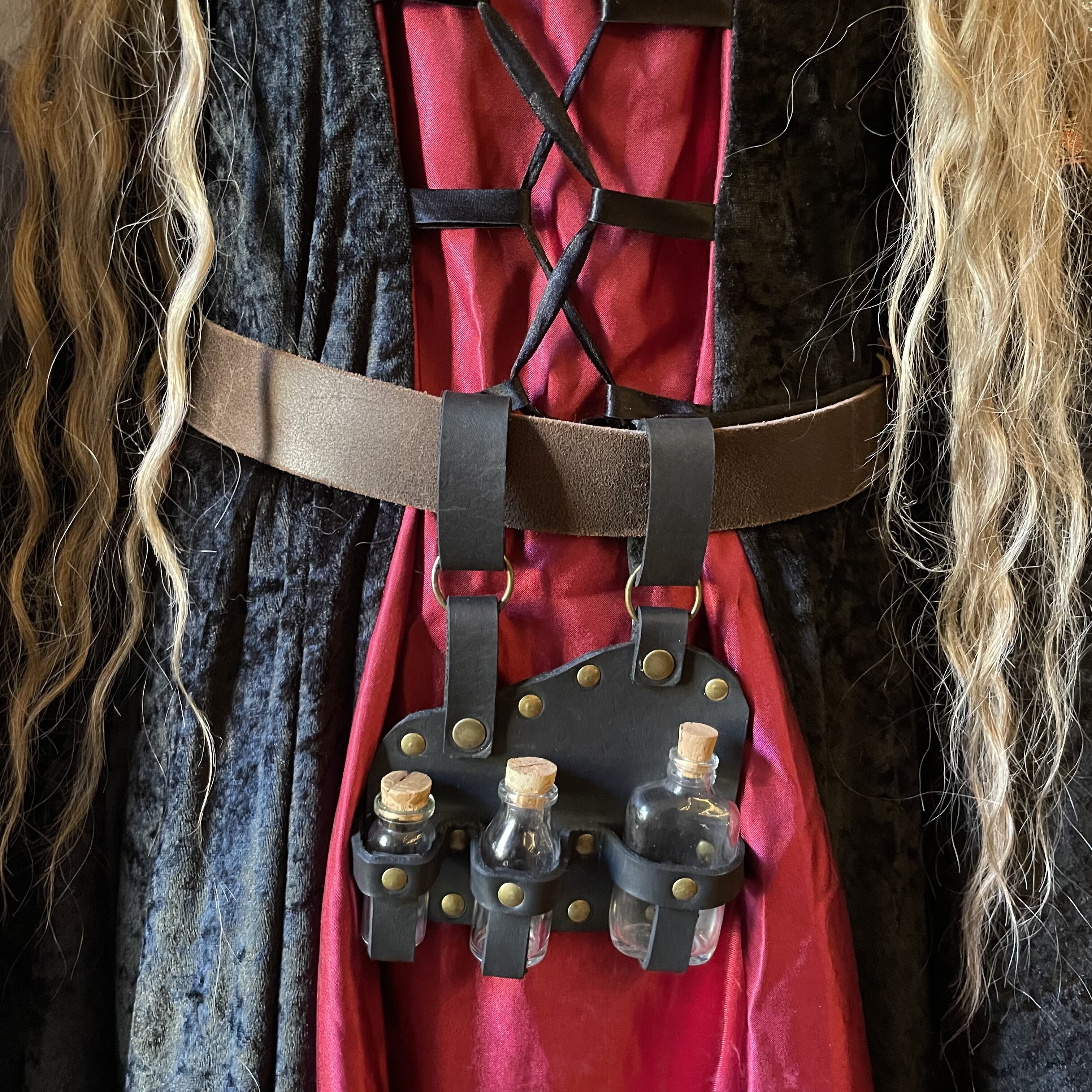 Porte-fioles en cuir noir style médiéval pour ceinture – Image 6