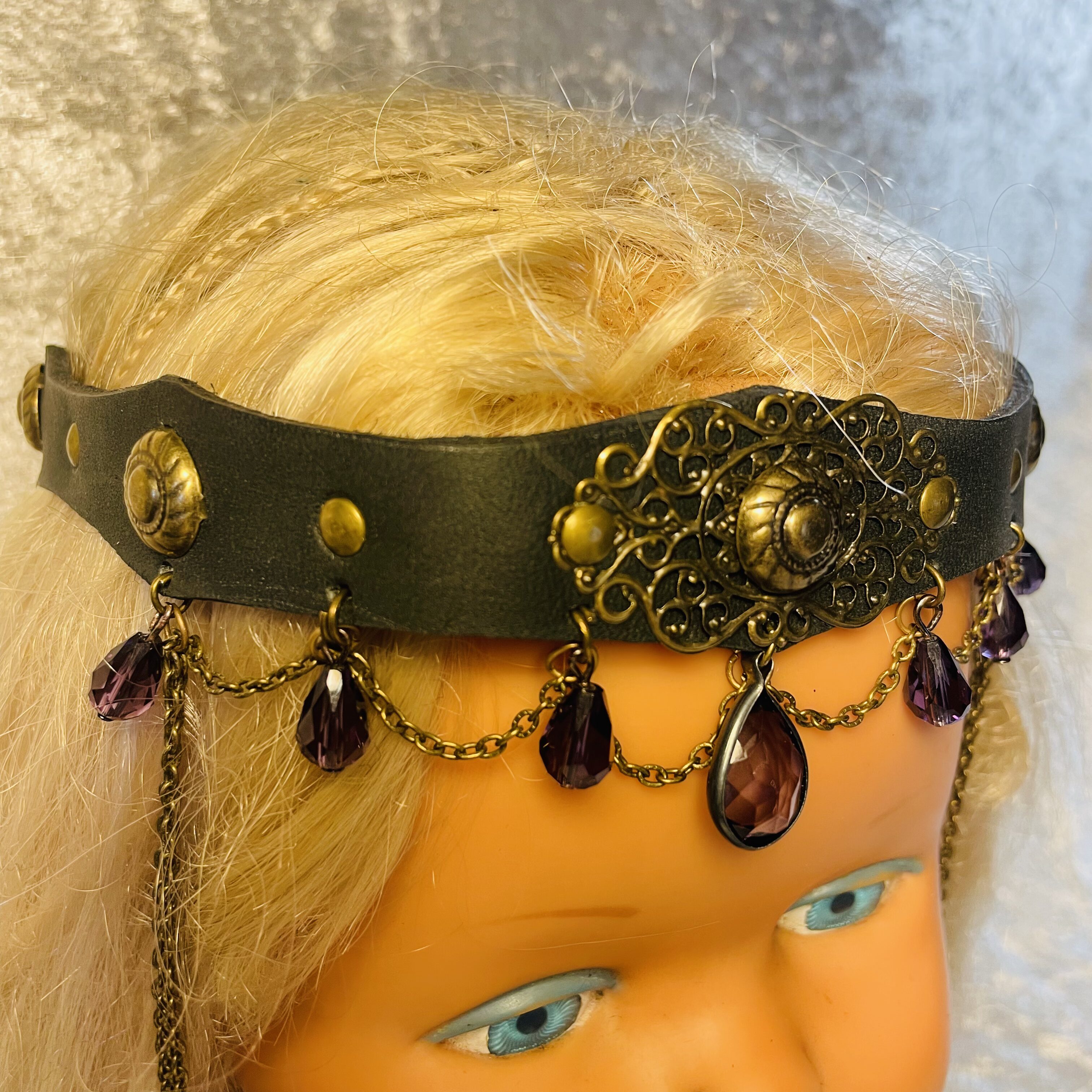 diadème-tiare en cuir noir style médiéval