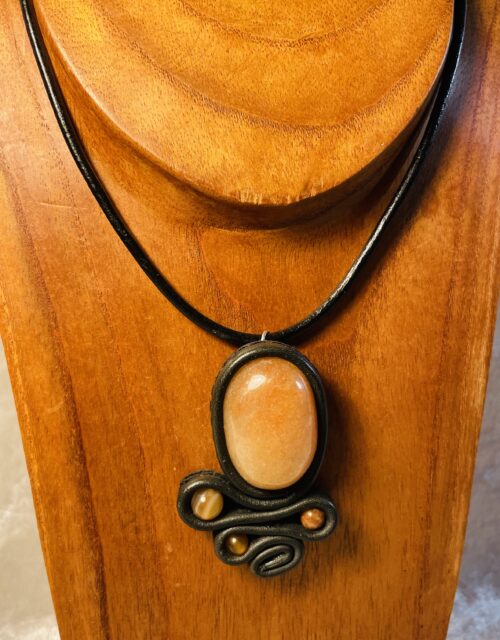 Collier en pierre d'Agate Cornaline serti en cuir